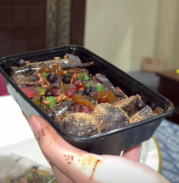 Mix Box  5 rolls 5 masla bars 5 spicy balls imli churen sause free full topping