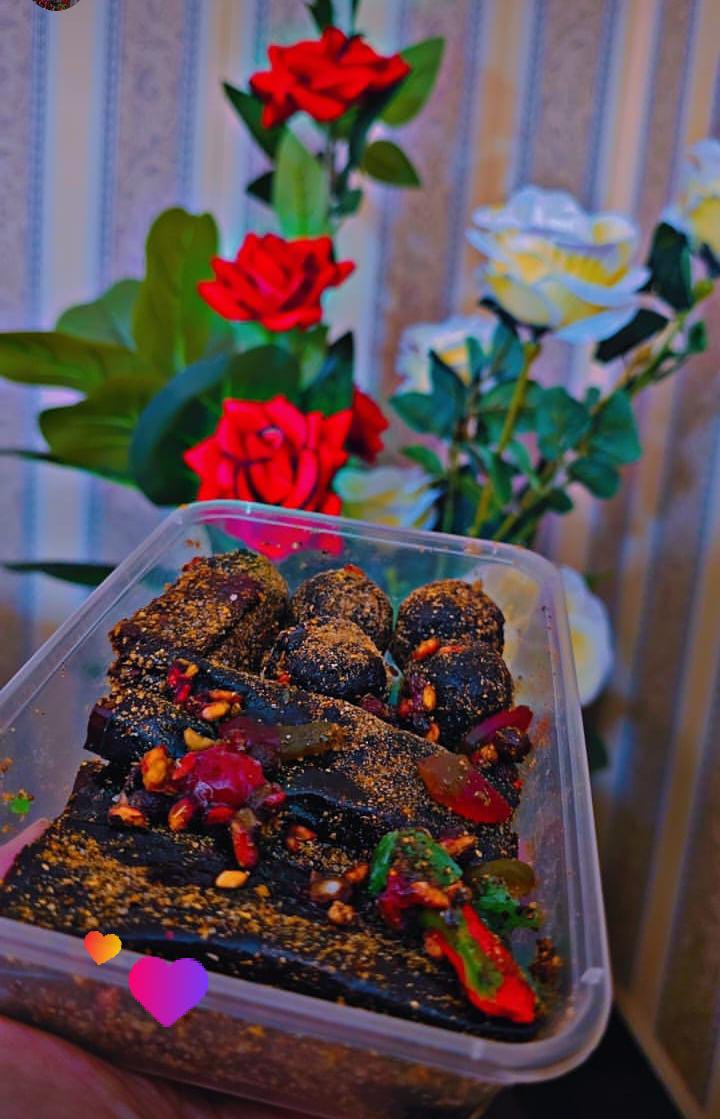 Mix Box  5 rolls 5 masla bars 5 spicy balls imli churen sause free full topping